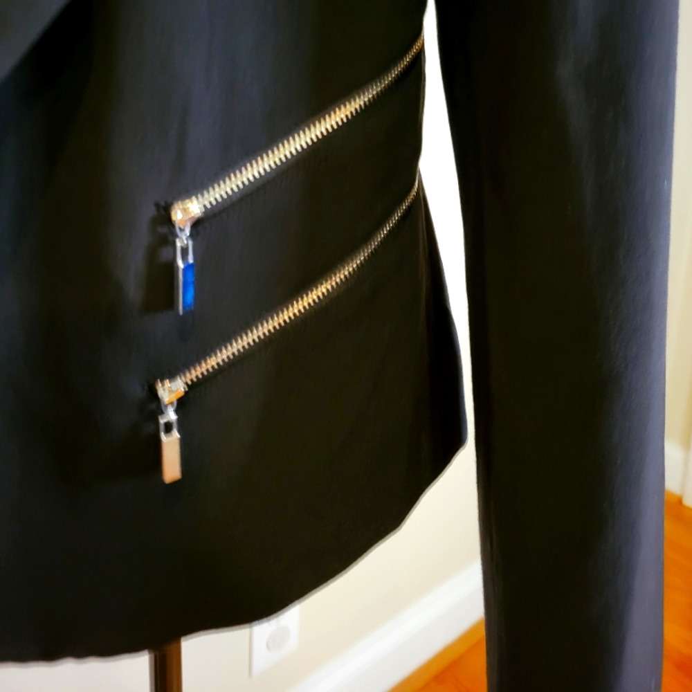 Premise Studio Zipper Detailed Blazer